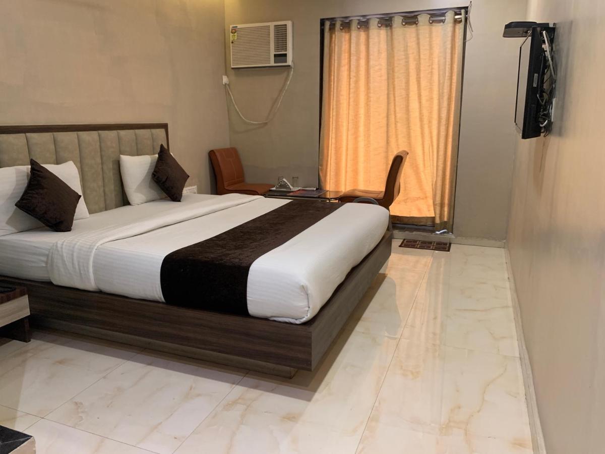 Hotel Merakee - Near Dahisar Mira Road Mumbai Zewnętrze zdjęcie