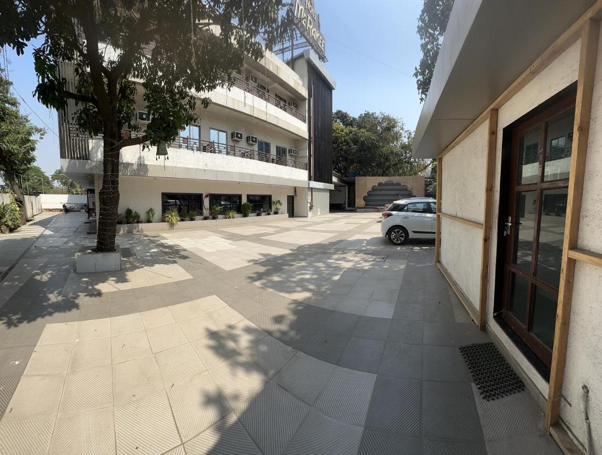 Hotel Merakee - Near Dahisar Mira Road Mumbai Zewnętrze zdjęcie