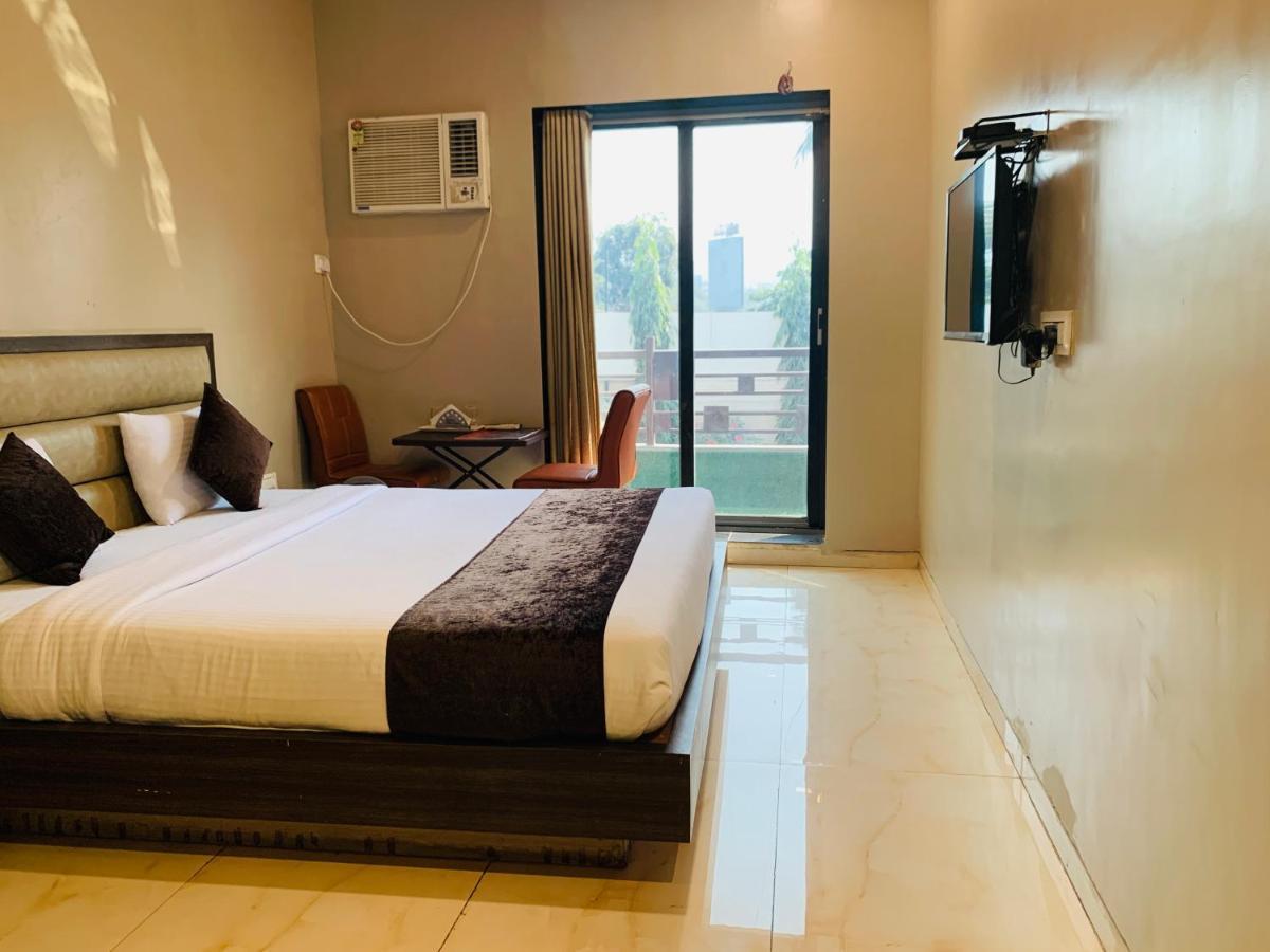 Hotel Merakee - Near Dahisar Mira Road Mumbai Zewnętrze zdjęcie