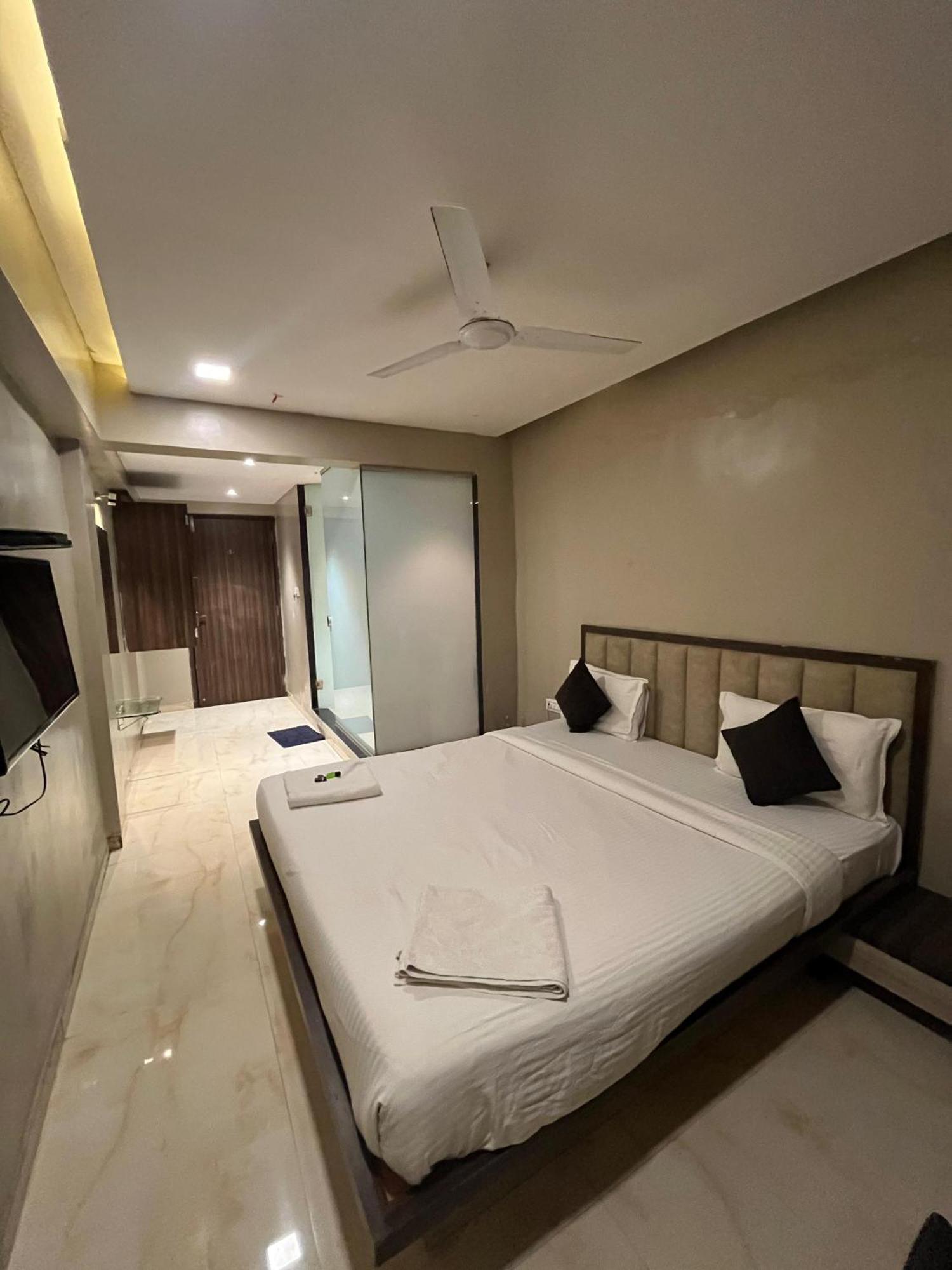Hotel Merakee - Near Dahisar Mira Road Mumbai Zewnętrze zdjęcie
