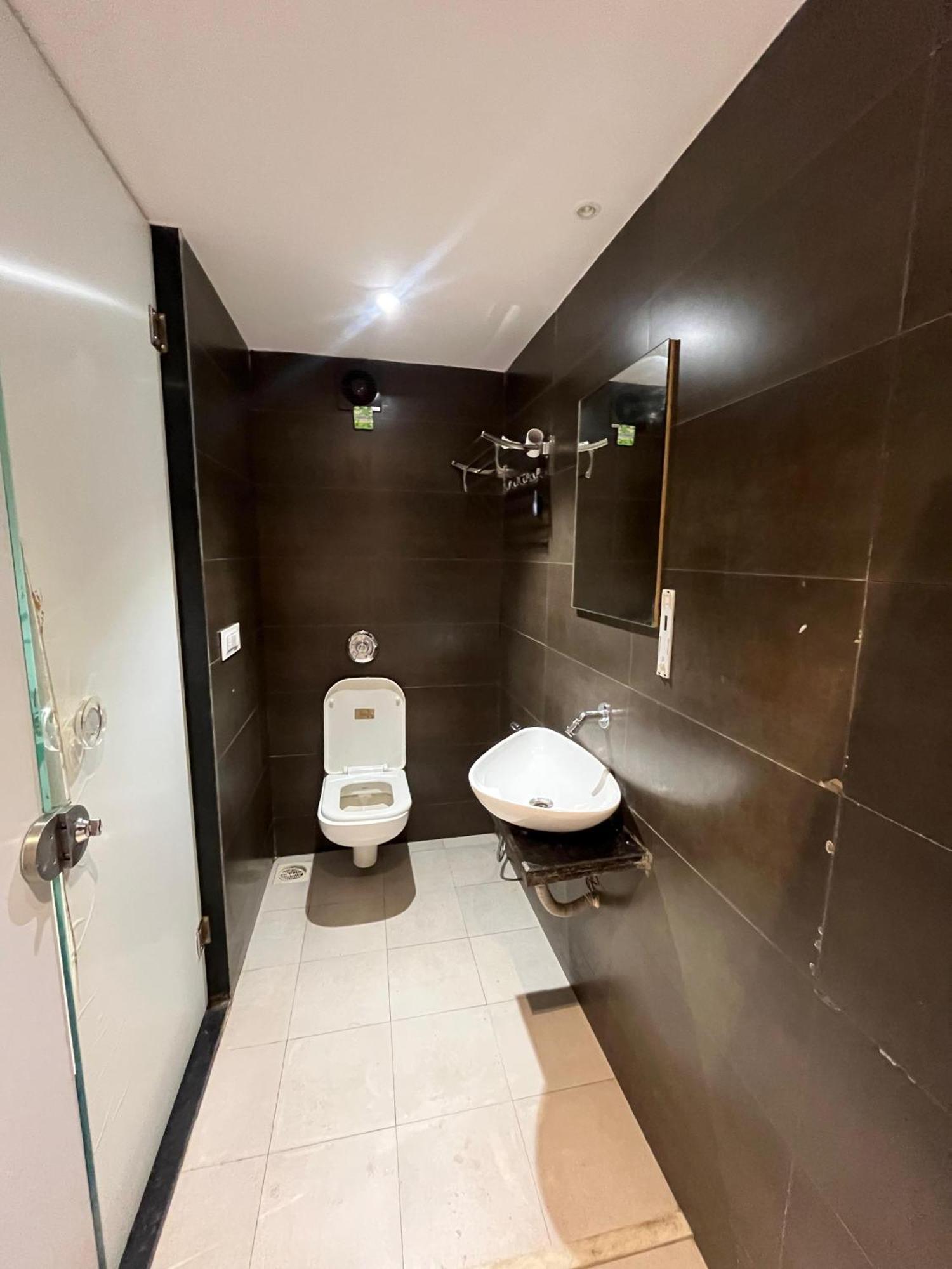 Hotel Merakee - Near Dahisar Mira Road Mumbai Zewnętrze zdjęcie