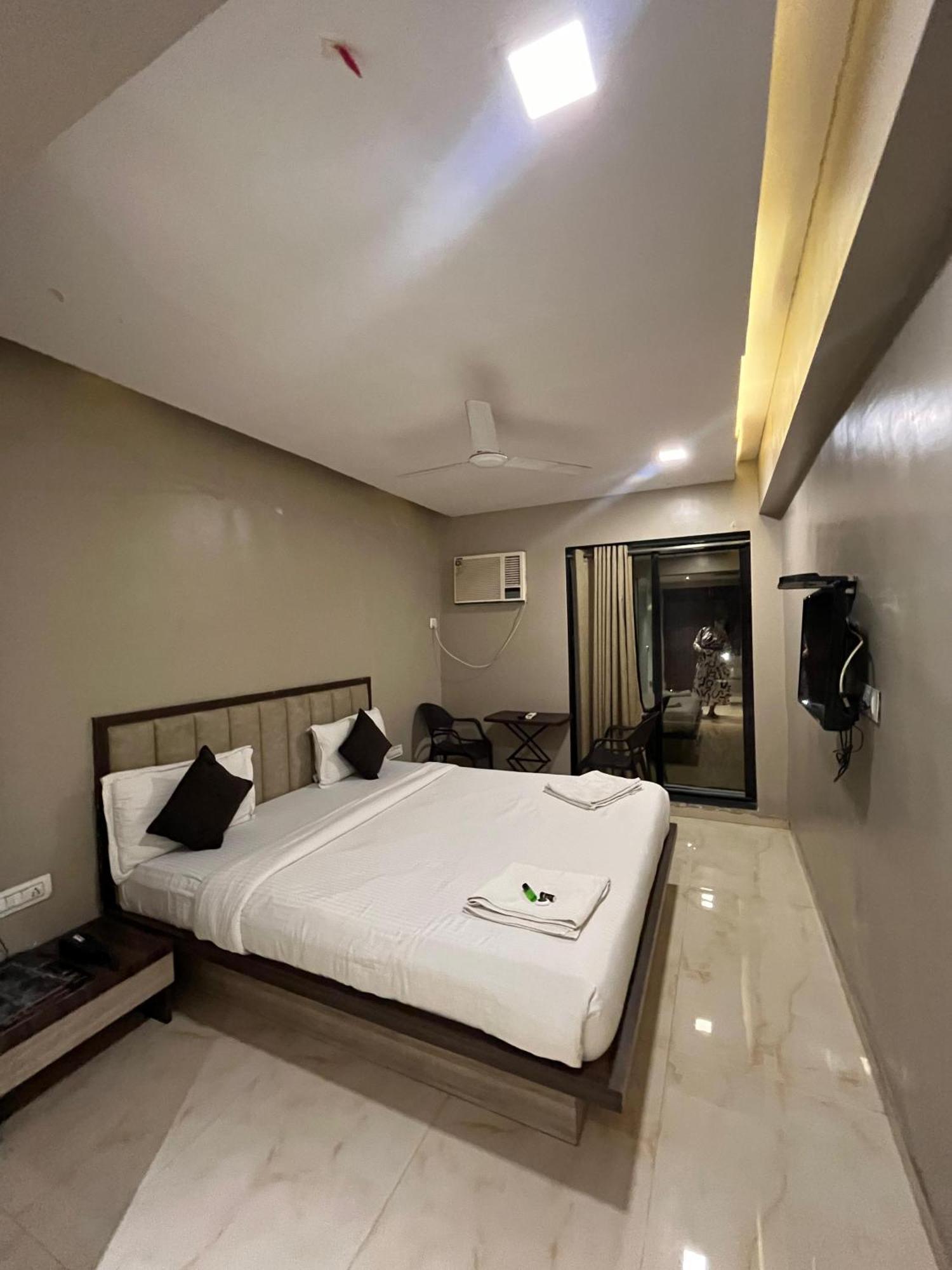 Hotel Merakee - Near Dahisar Mira Road Mumbai Zewnętrze zdjęcie