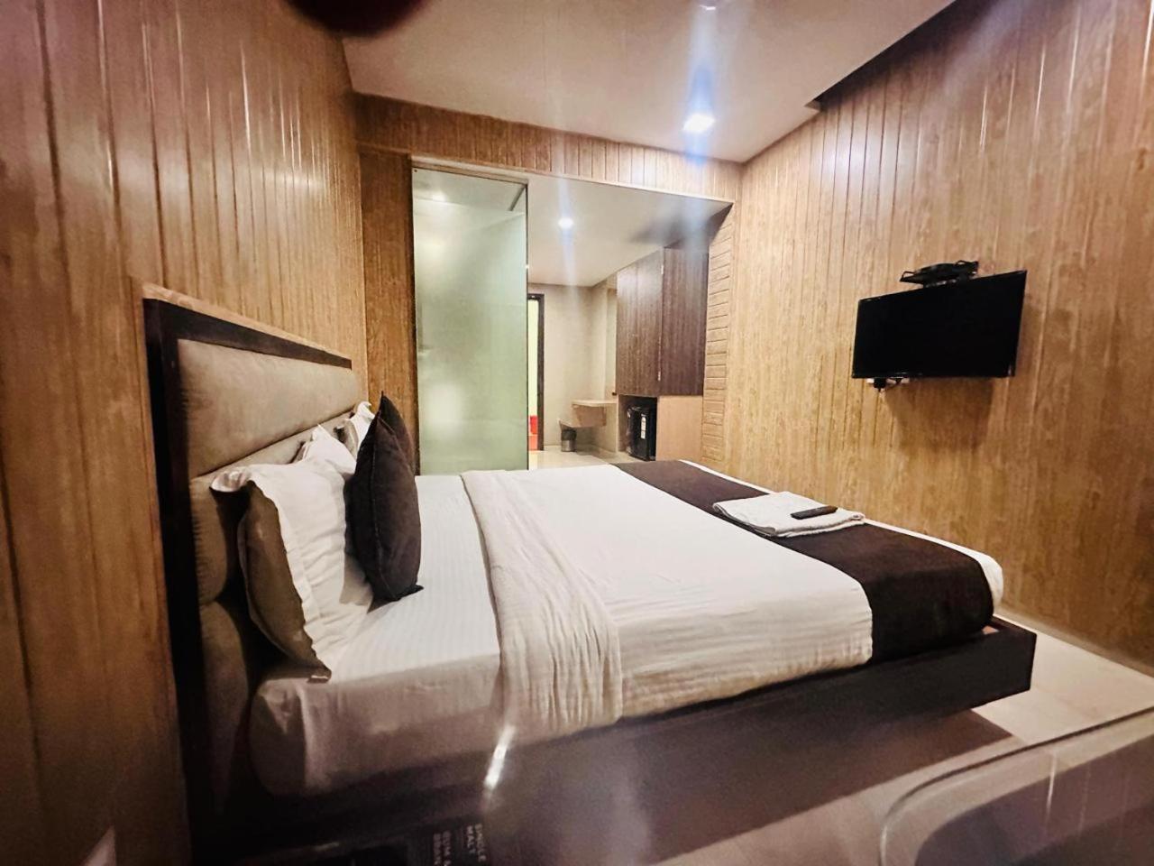 Hotel Merakee - Near Dahisar Mira Road Mumbai Zewnętrze zdjęcie