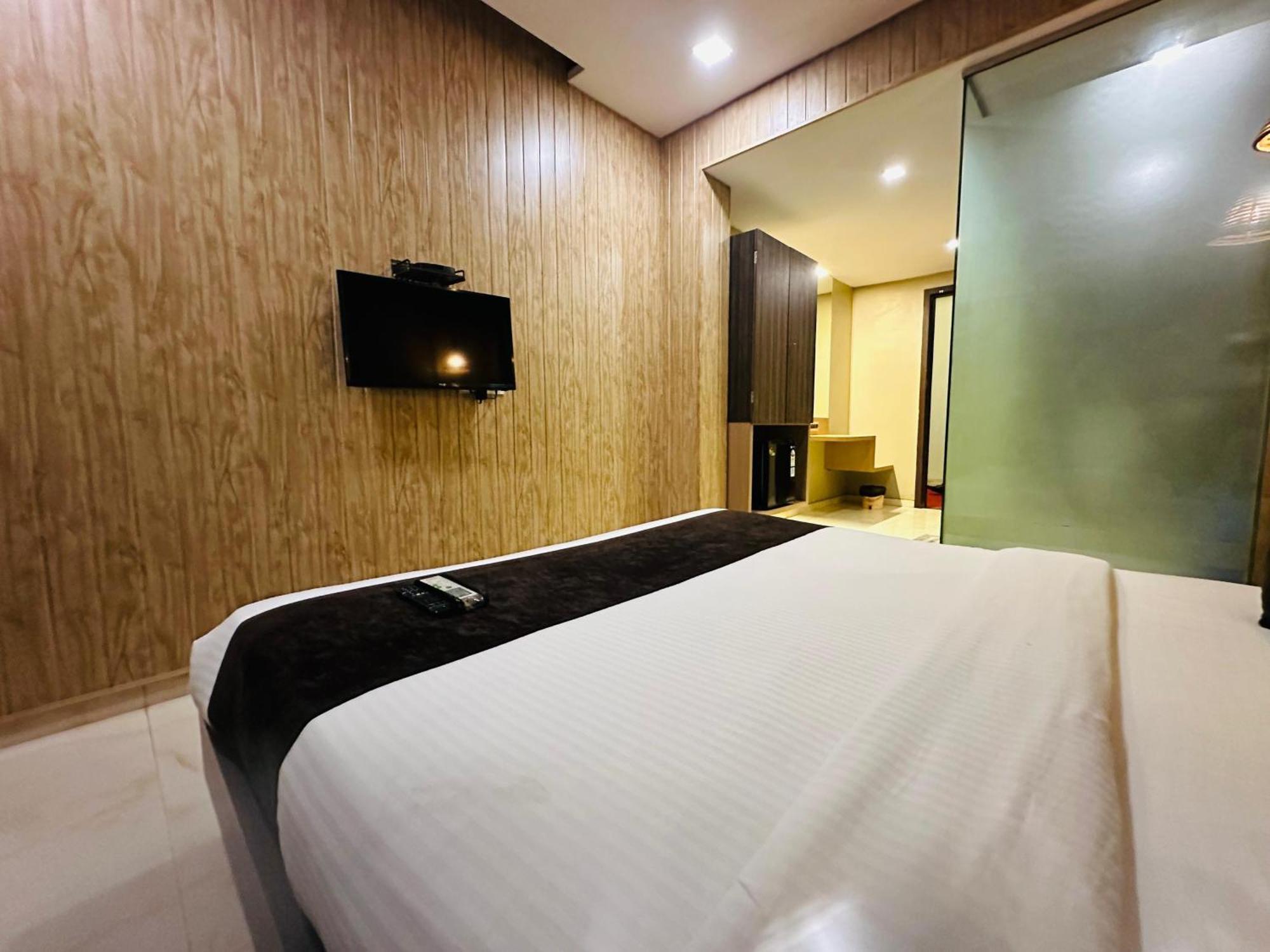 Hotel Merakee - Near Dahisar Mira Road Mumbai Zewnętrze zdjęcie